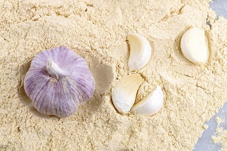 La poudre d’ail est un excellent engrais naturel pour prendre soin des orchidées La poudre d’ail est un excellent engrais naturel pour prendre soin des orchidées