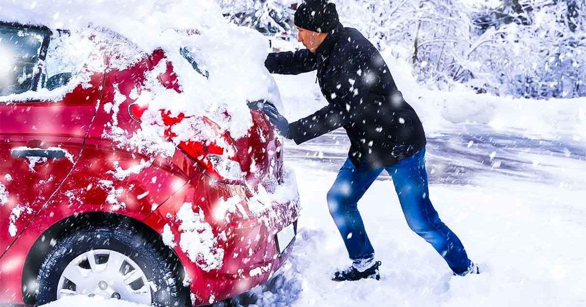 L’astuce de génie pour sortir une voiture coincée dans la neige final