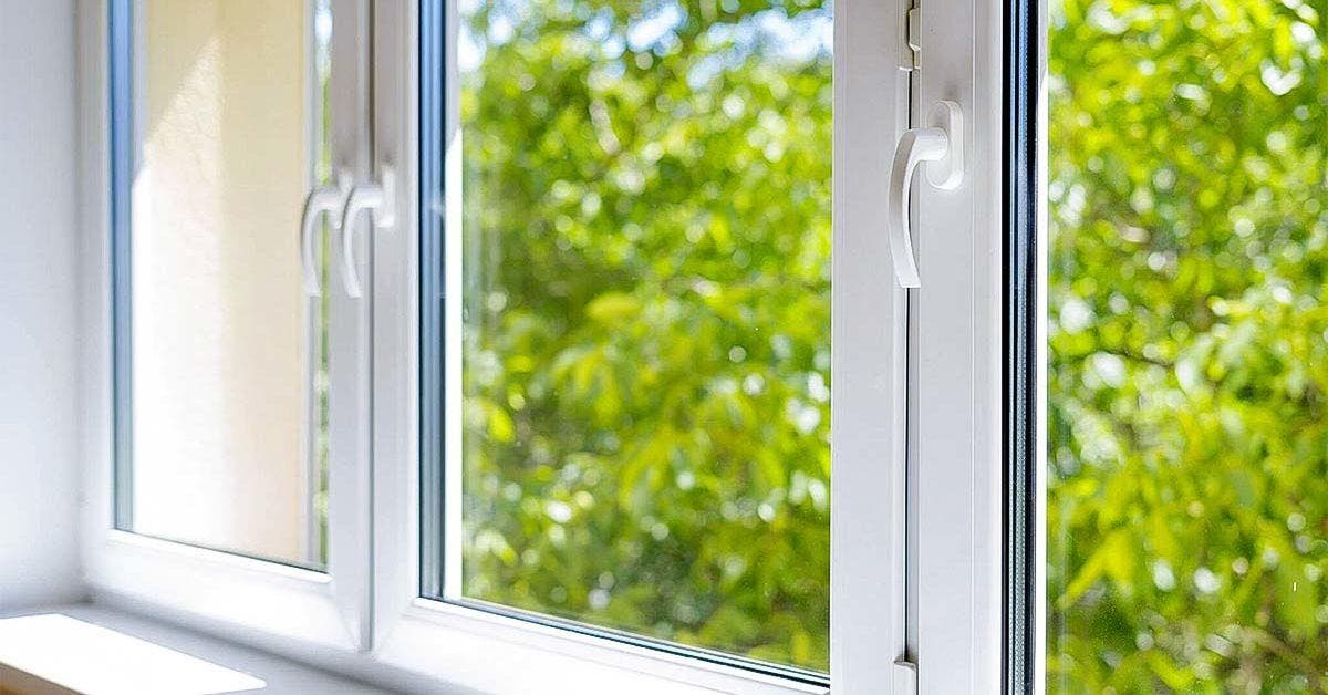 L’astuce pour blanchir les rebords de fenêtres en PVC jauni en 5 minutes