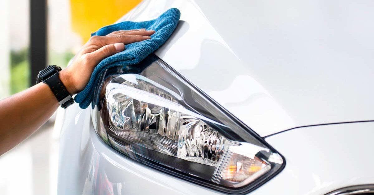 L’astuce pour garder les phares de votre voiture propres en hiver_
