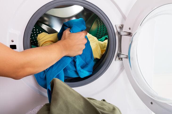 Wash clothes in washing machine 2