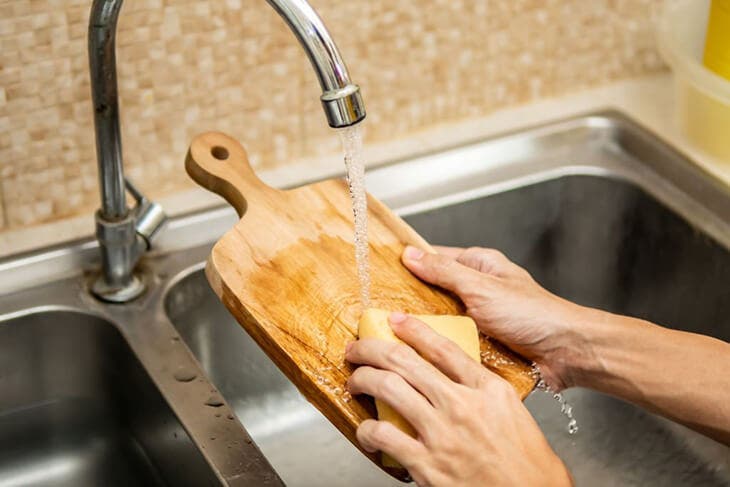 wash a cutting board