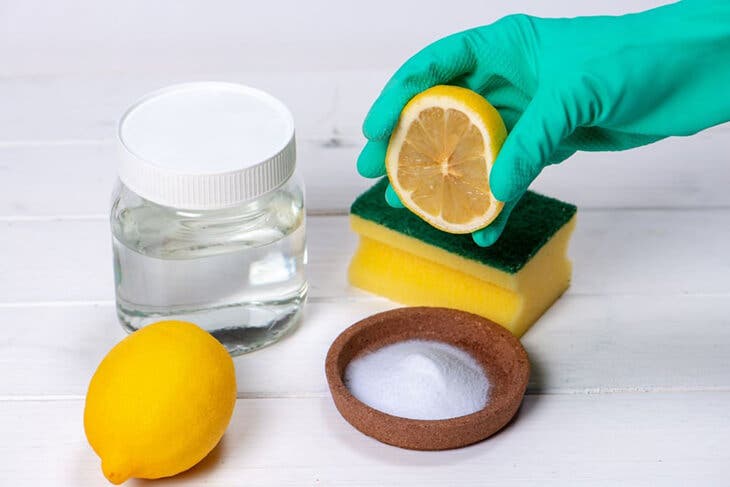 Lemon to clean the house