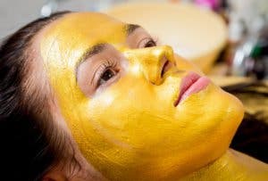 Le masque au curcuma contre les poils indésirables du visage