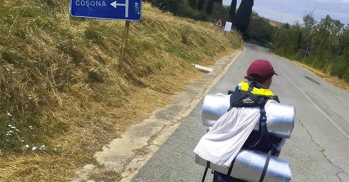 Le parcours émouvant d'un petit-fils traversant 3000 km à pied pour sa grand-mère