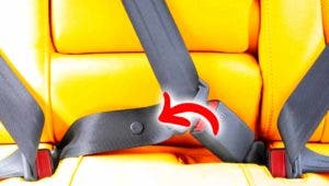 Les ceintures de sécurité de la voiture ont une fonction cachée2001