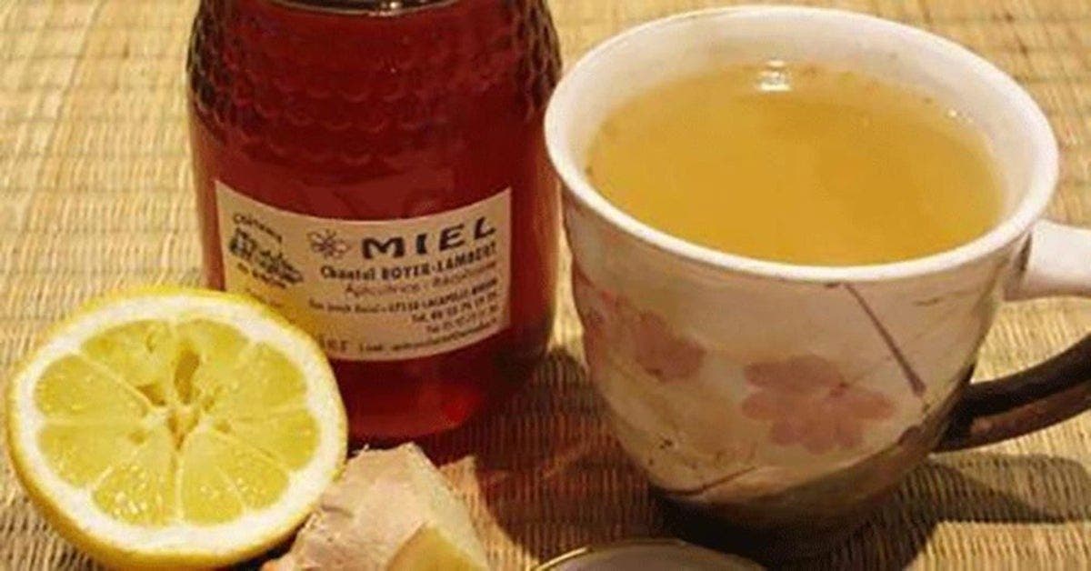 Les médecins recommandent de boire de l’eau au citron et au miel le matin
