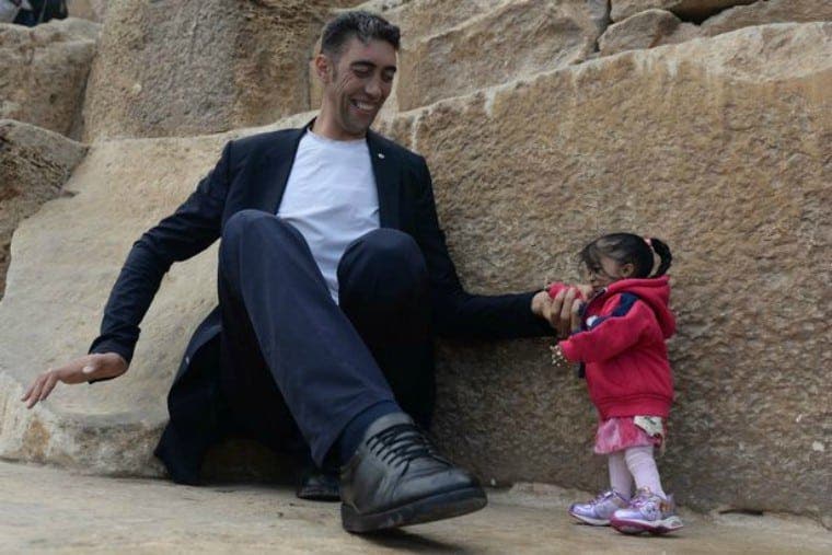 homme le plus grand et la femme la plus petite du monde
