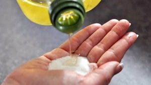 L’huile de ricin mélangé au bicarbonate de soude résout 13 problème de santé