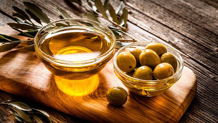 Olivový olej složka, která zjemňuje pokožku