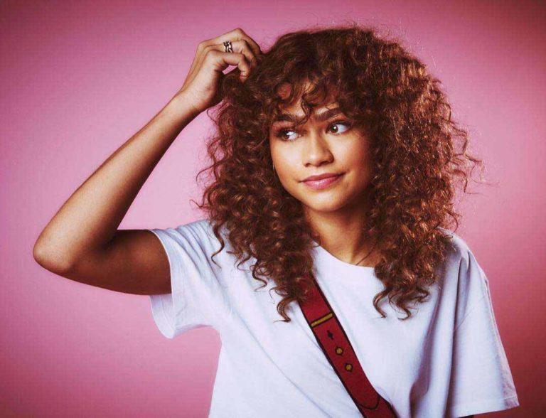 Coupe de cheveux mi-longs : 15 tendances pour sublimer vos boucles en 2024