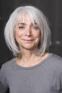 20 coupes dégradées effilées avec frange pour femmes de 50 ans