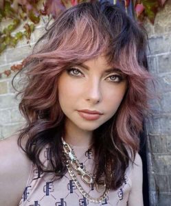 15 idées de coupes de cheveux pour les visages ronds avec double menton