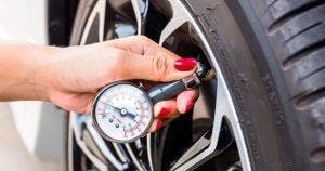 Lorsque vous gonflez vos pneus, vérifiez ce chiffre - il vous fait consommer moins de carburant_