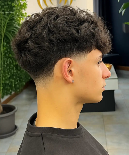 Low fade sur cheveux bouclés