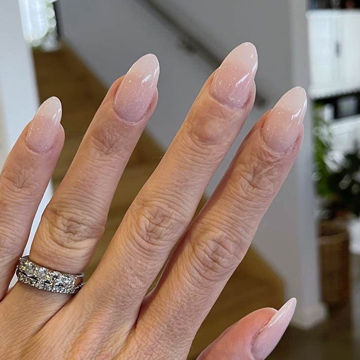 Manucure baby boomer couleur champagne