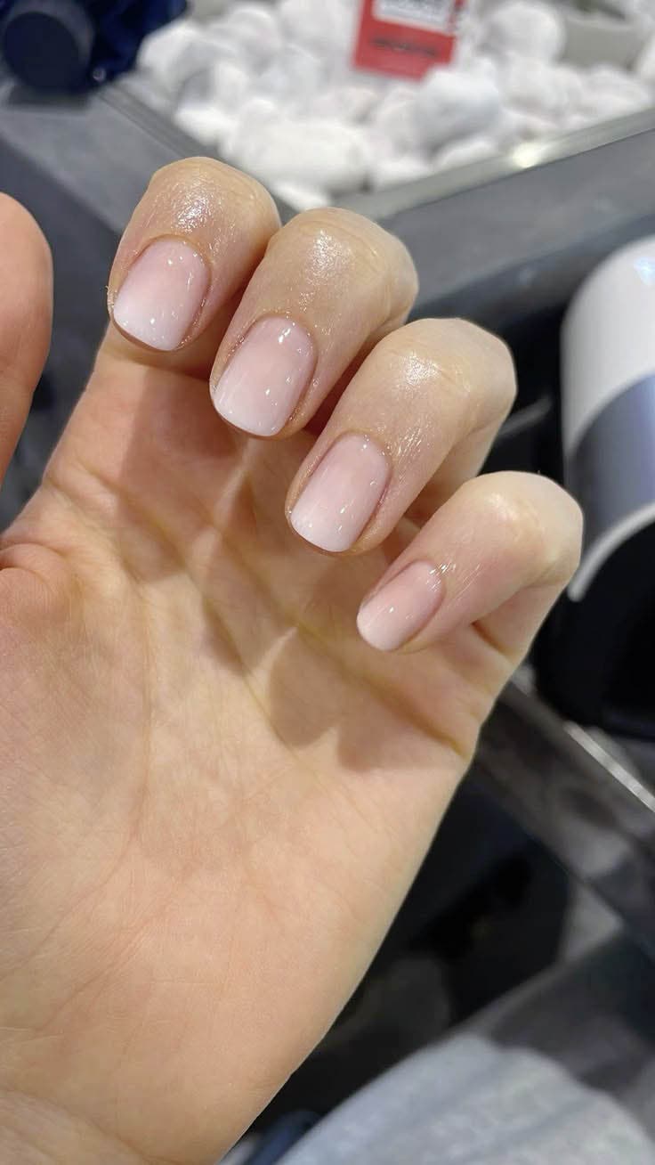 Manucure baby boomer ongles courts