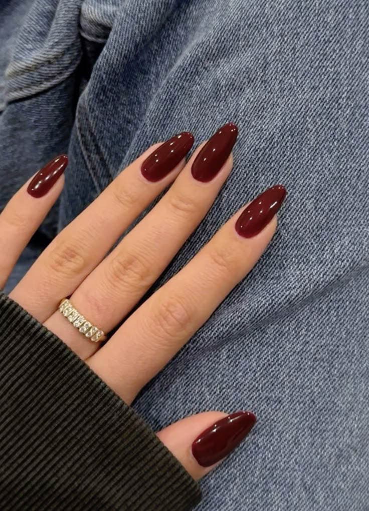 Manucure en rouge cerise Manucure en rouge cerise