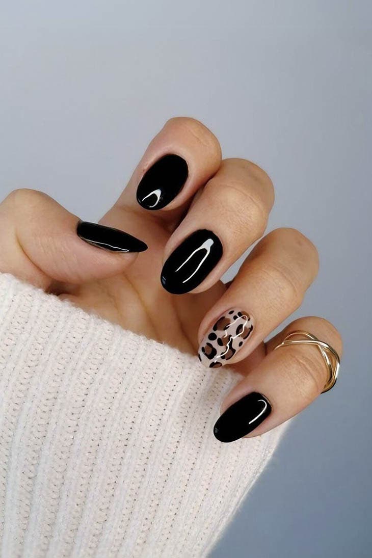 Manucure léopard avec du noir Manucure léopard avec du noir