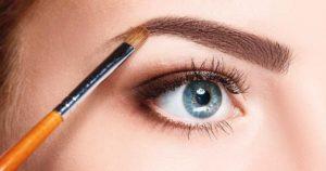 Maquillage sourcils - comment obtenir un effet « poil par poil » __