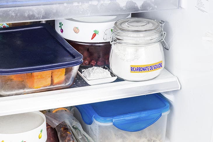 Mettre du bicarbonate de soude dans le réfrigérateur