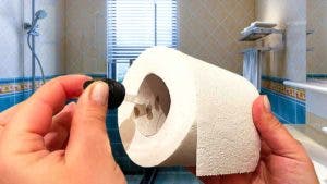 Mouiller du papier toilette