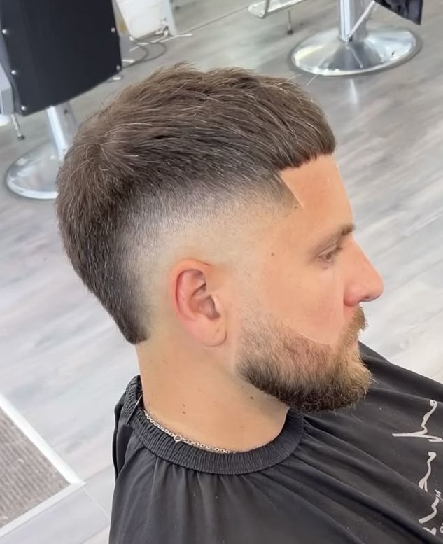 Mulet court sur cheveux lisses