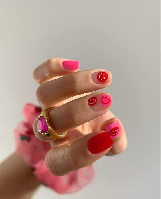 Nail art rosa pó