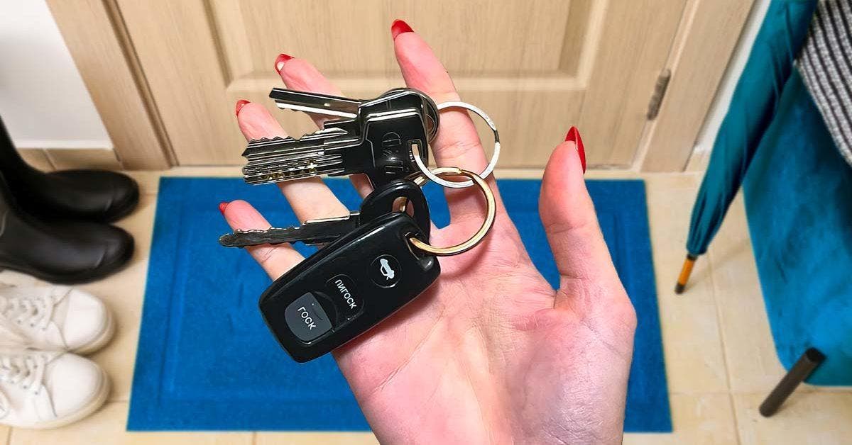 Ne fixez jamais d’autres clés avec une clé de voiture. Cette erreur peut coûter cher final
