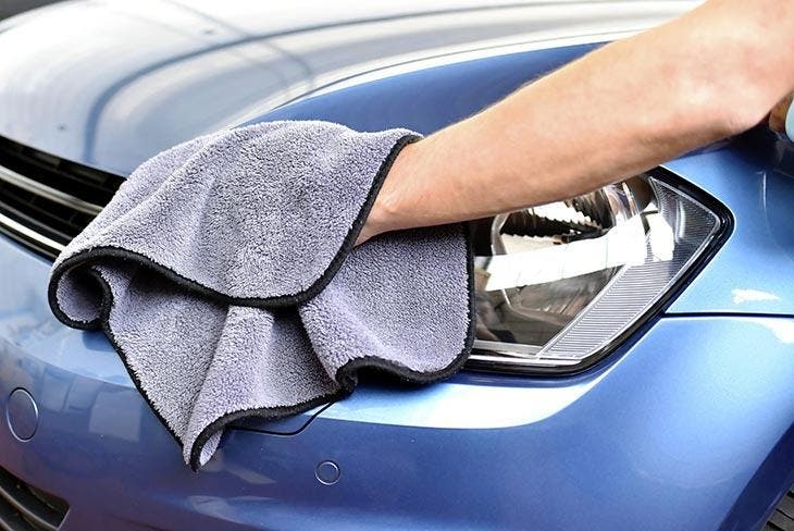 Comment nettoyer les phares de ma voiture ? – La Boutique Des Hommes