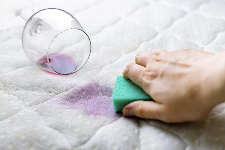 Limpiar y quitar las manchas de un colchón