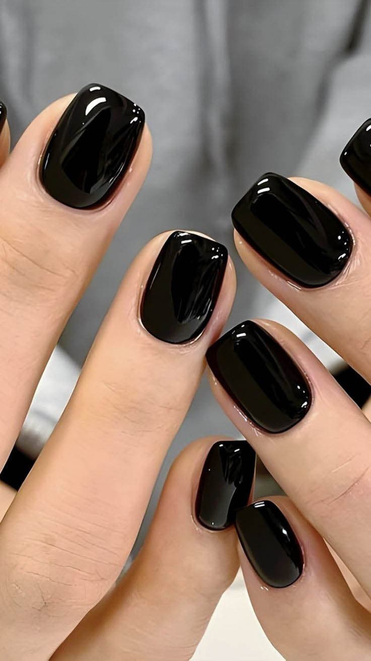 Ongles Courts noir foncé Ongles Courts noir foncé