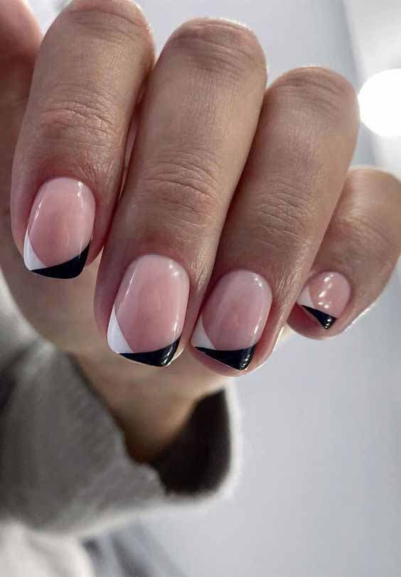 Unhas com manicure francesa preto e branco