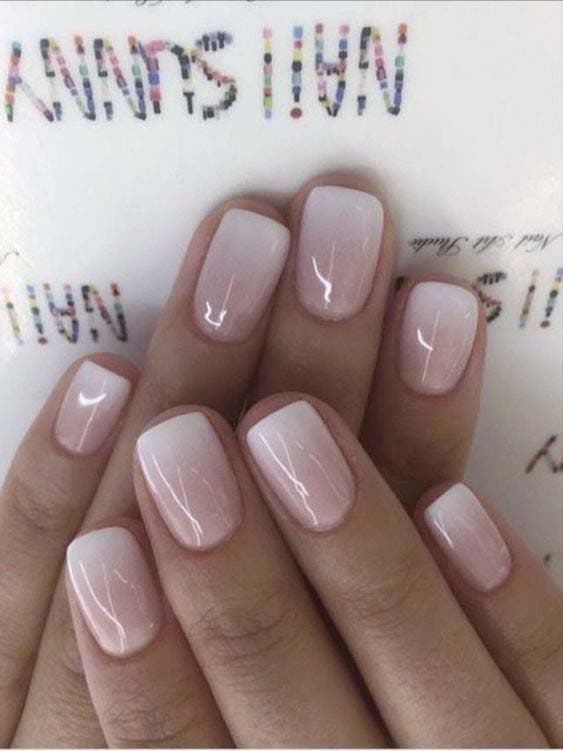 Unhas simples e elegantes dos baby boomers