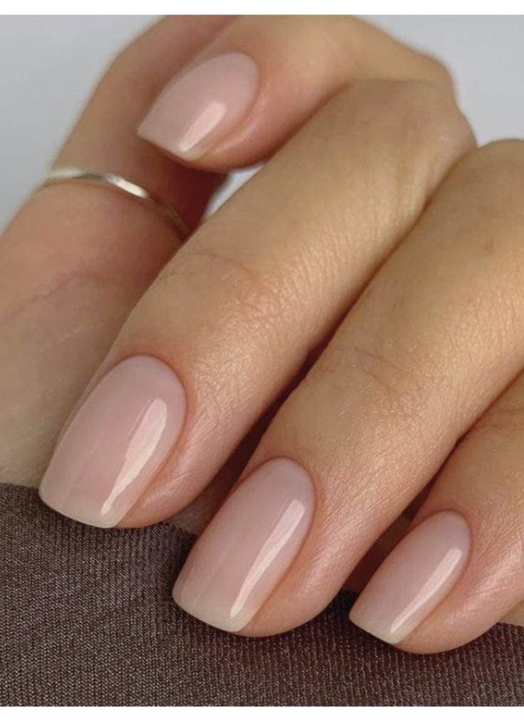 Ongles courts ombrés couleur nude Ongles courts ombrés couleur nude
