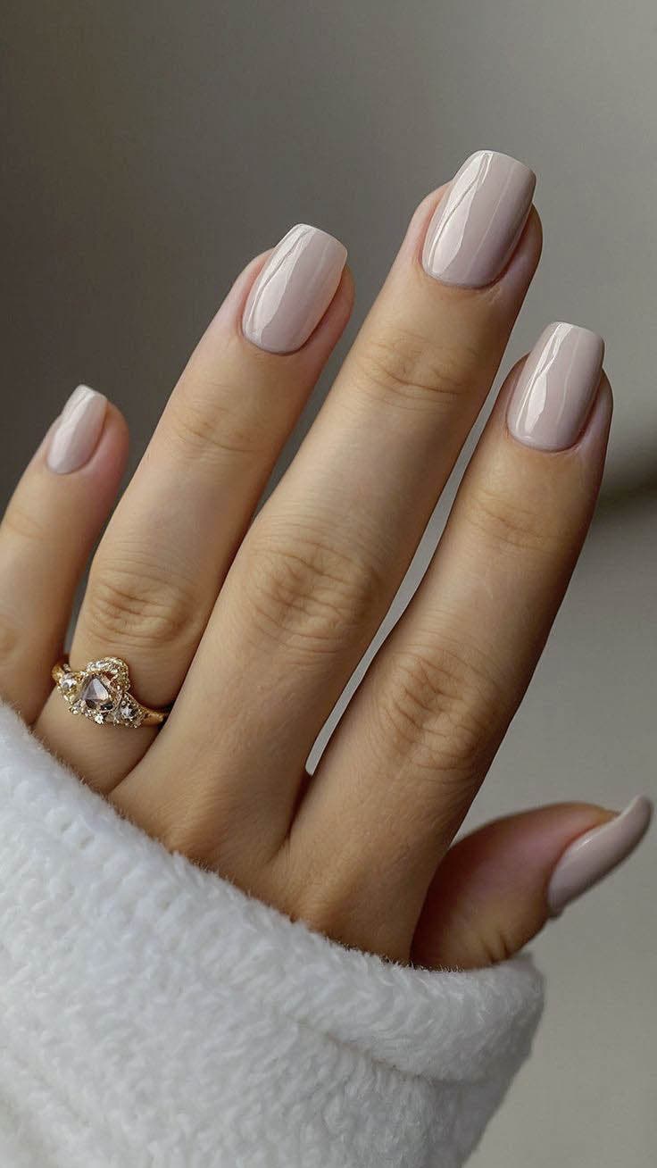 Ongles courts ombrés rose poudré Ongles courts ombrés rose poudré
