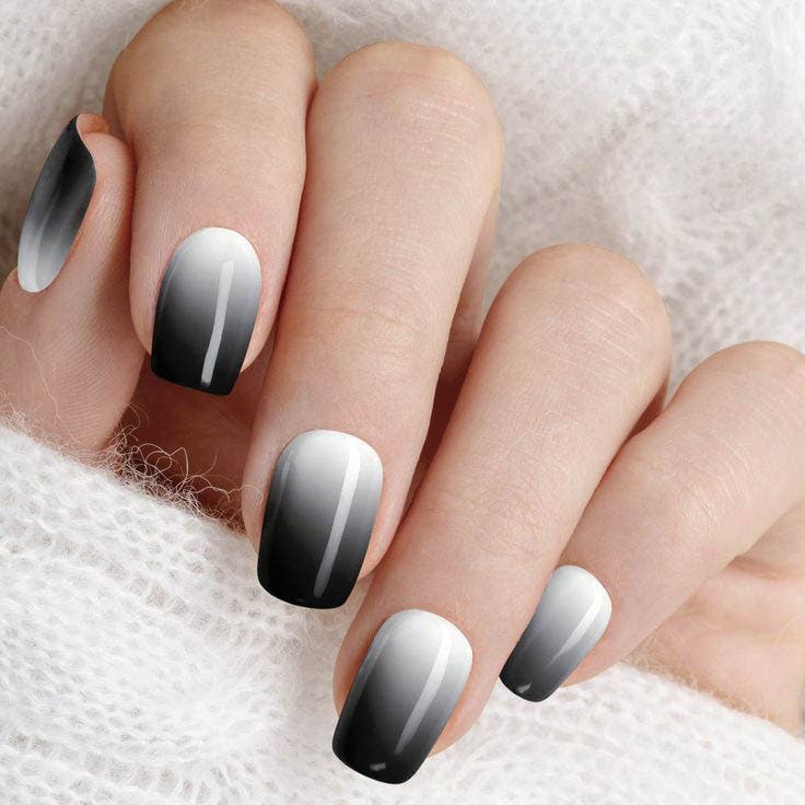 Ongles dégradés aux tons noir et blanc Ongles dégradés aux tons noir et blanc