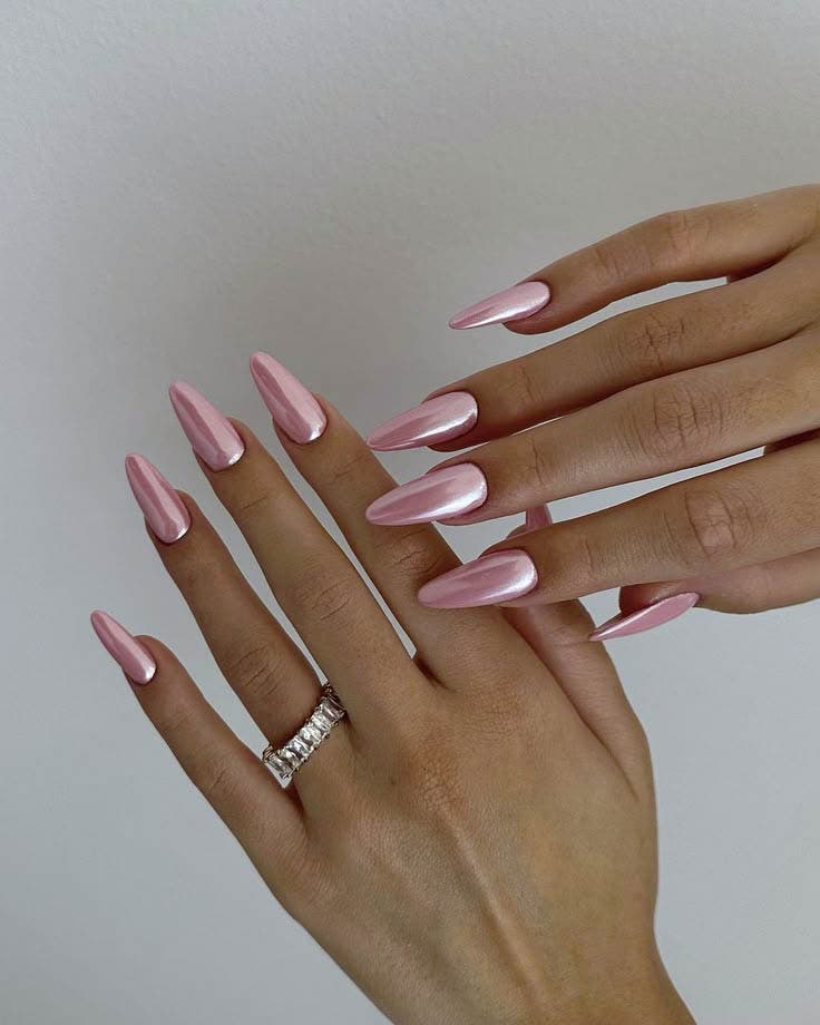 Ongles en gel rose métallisé Ongles en gel rose métallisé