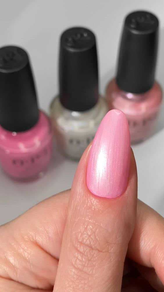 Unhas rosa em pó com desenhos em forma de nuvem1