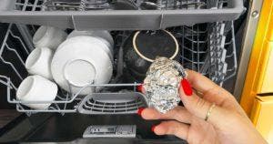 Papier aluminium dans le lave-vaisselle - voici pourquoi vous devriez le faire_
