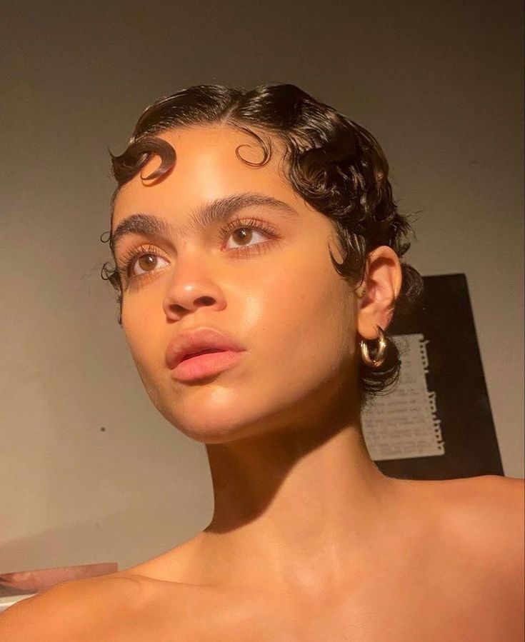 Pixie cut et effet wet Pixie cut et effet wet