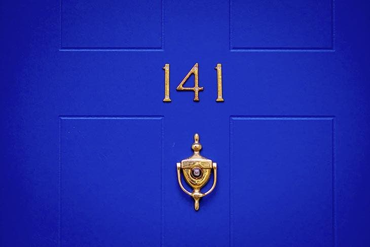 Porte de maison numéro 141