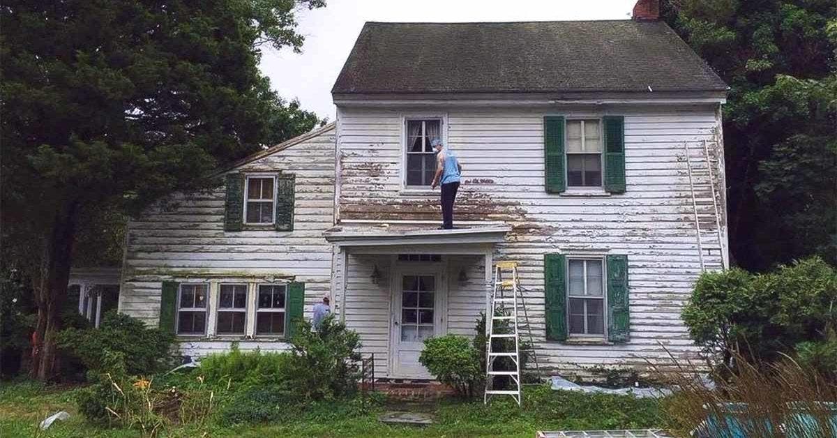 Pour aider une femme à la retraite, les voisins décident de peindre l’extérieur de sa maison et de la rénover