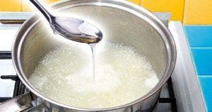 Pourquoi faut-il ajouter du vinaigre à l’eau de cuisson du riz