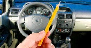 Pourquoi faut-il avoir un crayon dans la voiture001