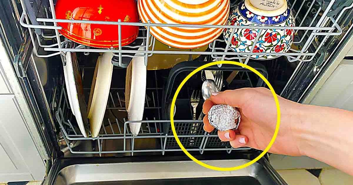 Pourquoi faut-il mettre une boule de papier aluminum dans le lave-vaisselle -
