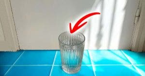 Pourquoi faut-il toujours laisser un verre d’eau derrière votre porte