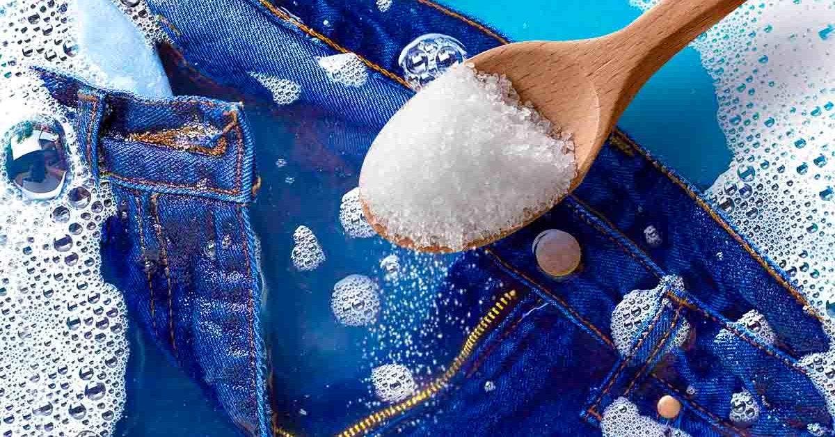 Pourquoi faut-il verser du sucre sur un jean avant de le laver001