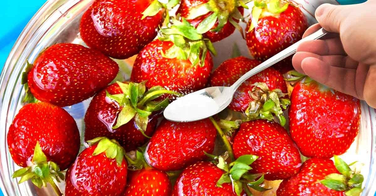 Pourquoi il est important de laver les fraises à l’eau salée avant de les consommer ?