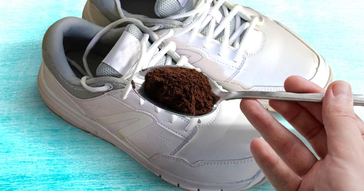 Pourquoi mettre du café dans vos chaussures est une très bonne idée